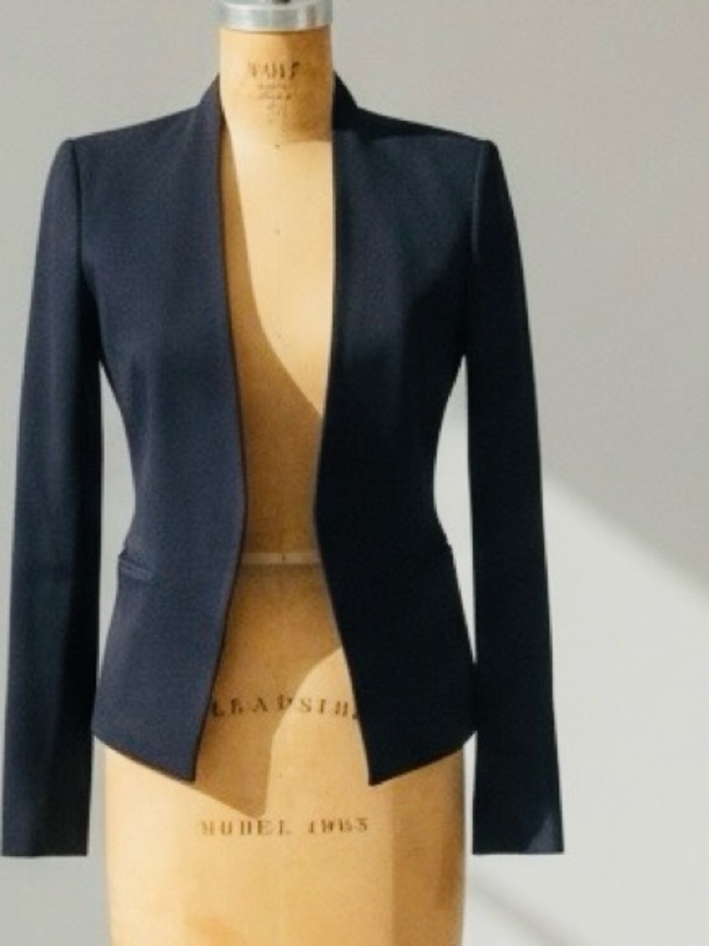Classic colorless Theory Black Open-Front Tailored Blazer Size 2